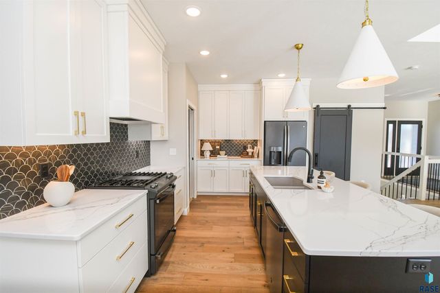 7505 E Donnelly Dr Drive, Sioux Falls, SD 57110