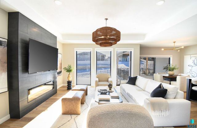 7505 E Donnelly Dr Drive, Sioux Falls, SD 57110