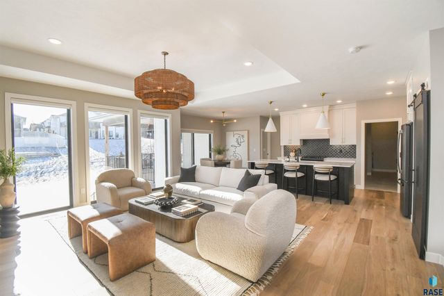 7505 E Donnelly Dr Drive, Sioux Falls, SD 57110