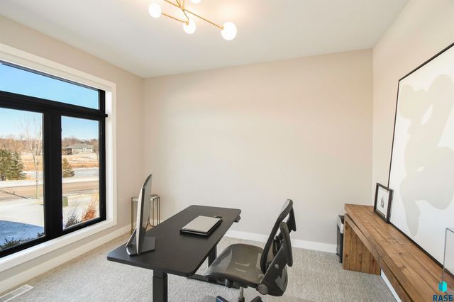 7505 E Donnelly Dr Drive, Sioux Falls, SD 57110