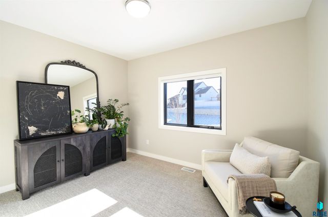 7505 E Donnelly Dr Drive, Sioux Falls, SD 57110