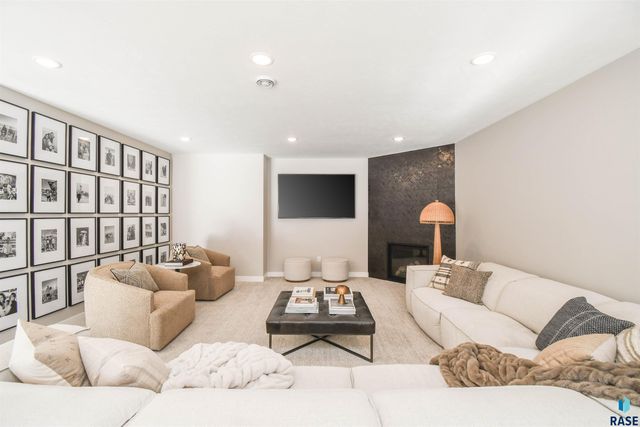 7505 E Donnelly Dr Drive, Sioux Falls, SD 57110