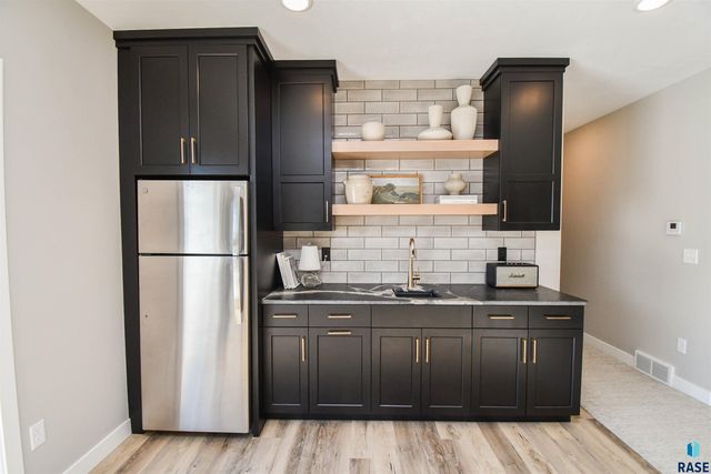 7505 E Donnelly Dr Drive, Sioux Falls, SD 57110