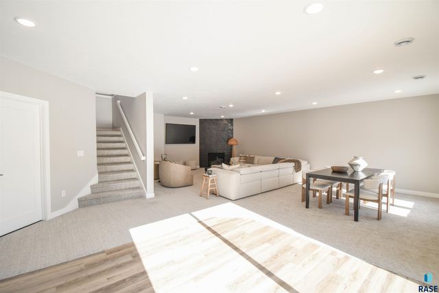 7505 E Donnelly Dr Drive, Sioux Falls, SD 57110