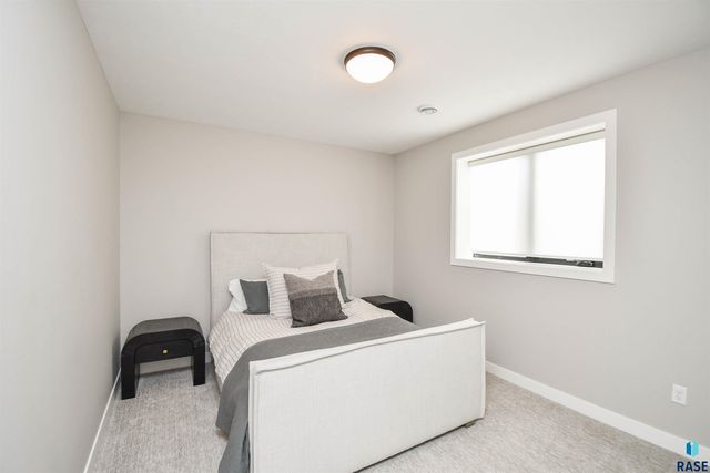 7505 E Donnelly Dr Drive, Sioux Falls, SD 57110