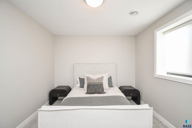 7505 E Donnelly Dr Drive, Sioux Falls, SD 57110