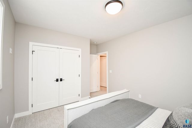 7505 E Donnelly Dr Drive, Sioux Falls, SD 57110