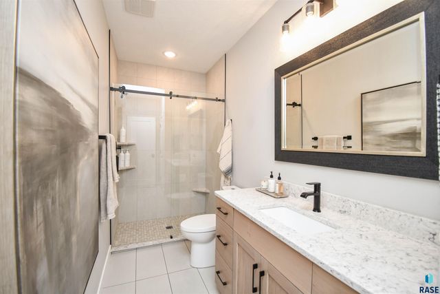 7505 E Donnelly Dr Drive, Sioux Falls, SD 57110