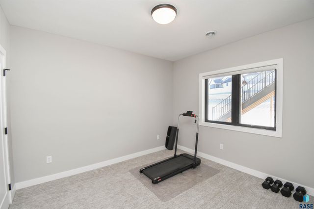 7505 E Donnelly Dr Drive, Sioux Falls, SD 57110