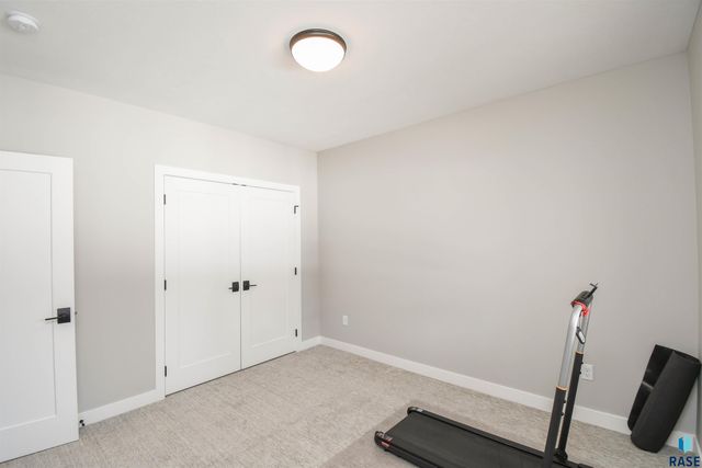 7505 E Donnelly Dr Drive, Sioux Falls, SD 57110