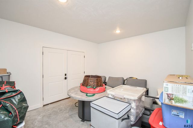 7505 E Donnelly Dr Drive, Sioux Falls, SD 57110