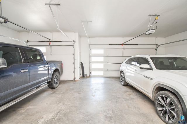 7505 E Donnelly Dr Drive, Sioux Falls, SD 57110