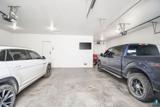 7505 E Donnelly Dr Drive, Sioux Falls, SD 57110