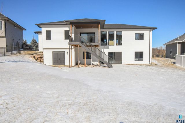 7505 E Donnelly Dr Drive, Sioux Falls, SD 57110