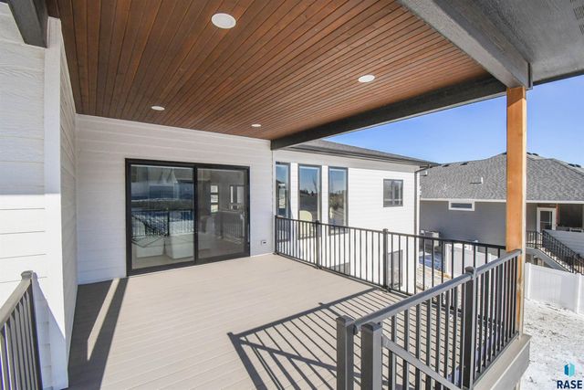 7505 E Donnelly Dr Drive, Sioux Falls, SD 57110