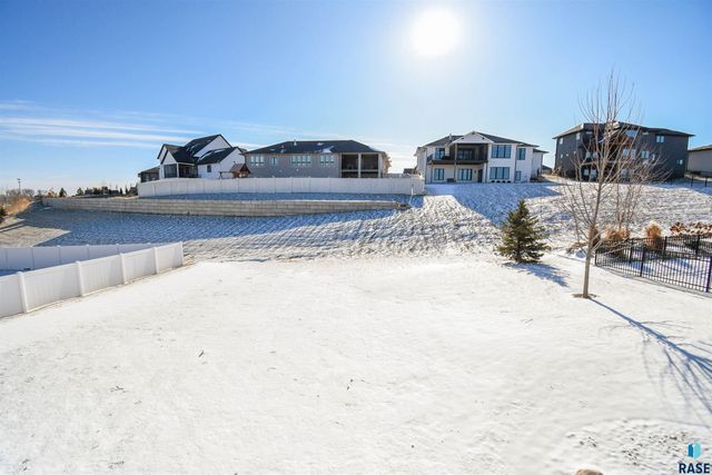 7505 E Donnelly Dr Drive, Sioux Falls, SD 57110