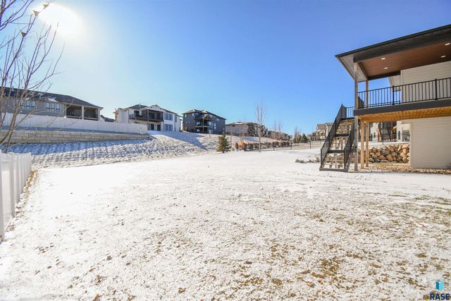 7505 E Donnelly Dr Drive, Sioux Falls, SD 57110