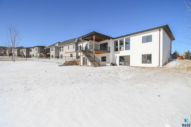 7505 E Donnelly Dr Drive, Sioux Falls, SD 57110