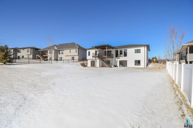 7505 E Donnelly Dr Drive, Sioux Falls, SD 57110