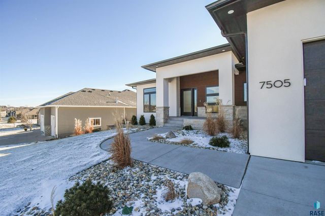 7505 E Donnelly Dr Drive, Sioux Falls, SD 57110