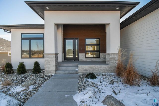 7505 E Donnelly Dr Drive, Sioux Falls, SD 57110