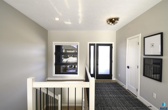 7505 E Donnelly Dr Drive, Sioux Falls, SD 57110