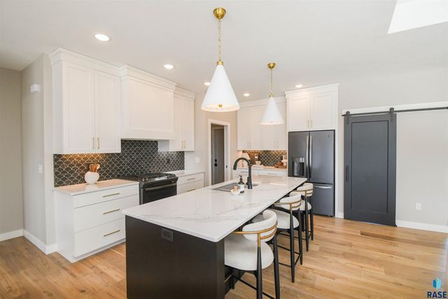 7505 E Donnelly Dr Drive, Sioux Falls, SD 57110