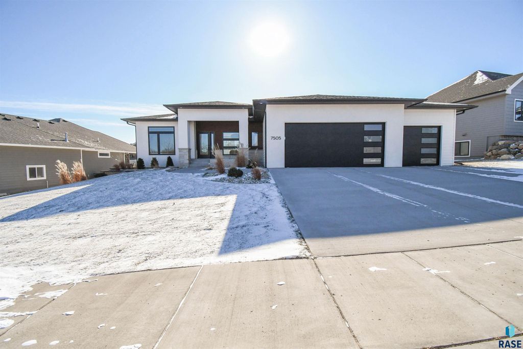 7505 E Donnelly Dr Drive, Sioux Falls, SD 57110