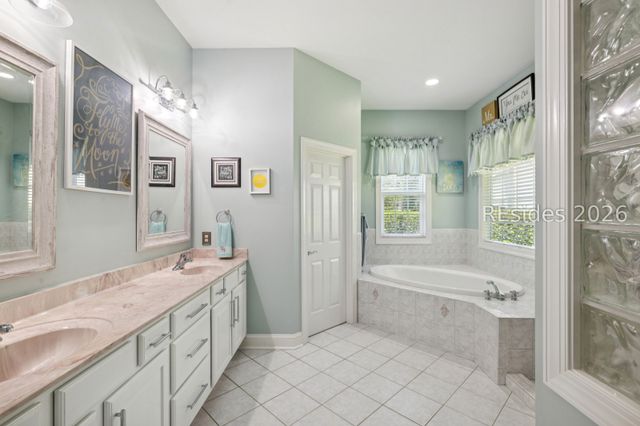 9 Summers Ln, Hilton Head Island, SC 29926