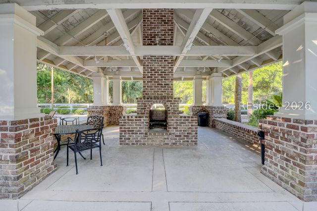 9 Summers Ln, Hilton Head Island, SC 29926