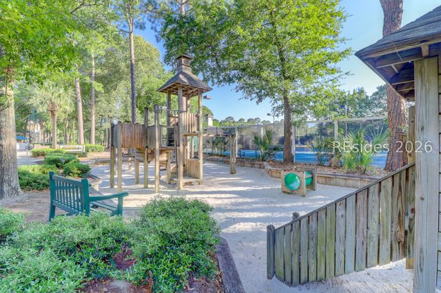 9 Summers Ln, Hilton Head Island, SC 29926