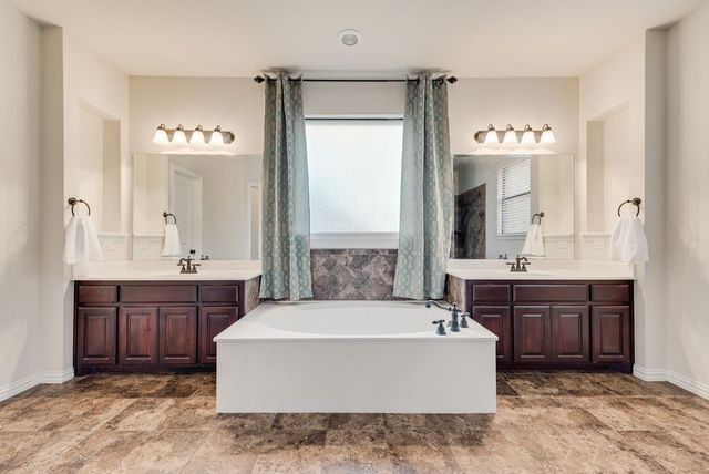 311 Covington Lane, Ovilla, TX 75154