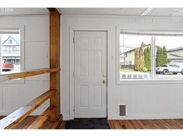 215 E 2ND Ave, Riddle, OR 97469