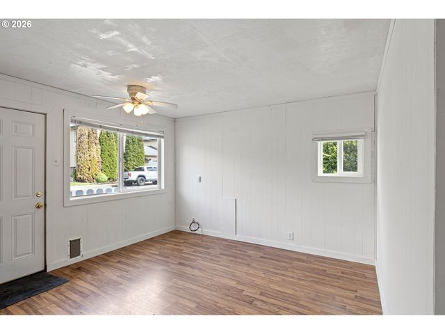 215 E 2ND Ave, Riddle, OR 97469