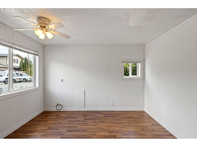 215 E 2ND Ave, Riddle, OR 97469