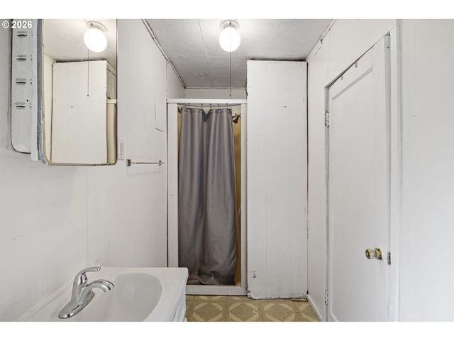215 E 2ND Ave, Riddle, OR 97469
