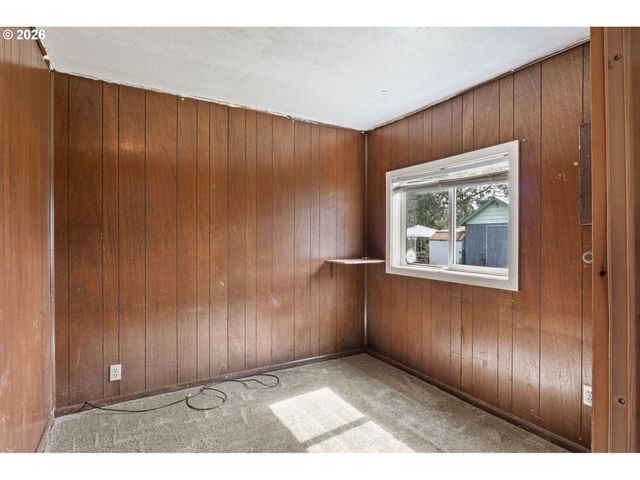 215 E 2ND Ave, Riddle, OR 97469