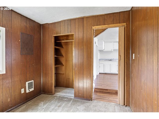 215 E 2ND Ave, Riddle, OR 97469