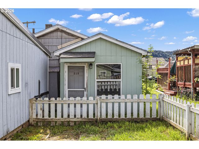 215 E 2ND Ave, Riddle, OR 97469