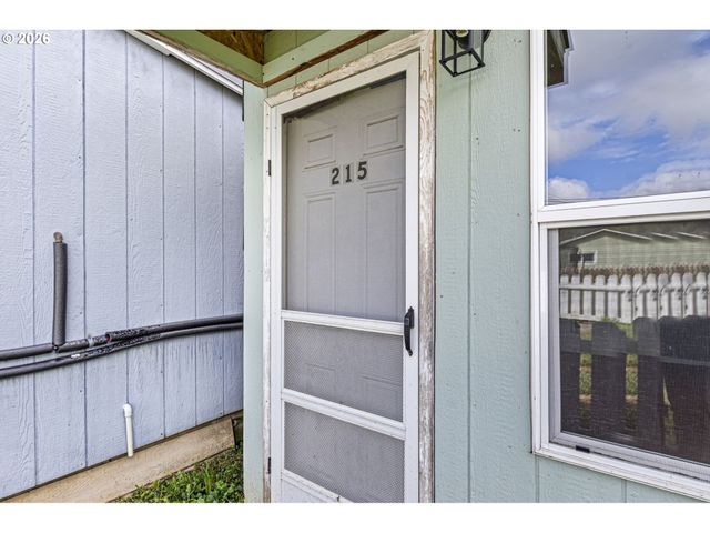 215 E 2ND Ave, Riddle, OR 97469