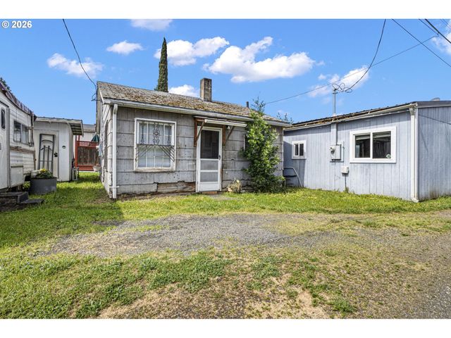 215 E 2ND Ave, Riddle, OR 97469