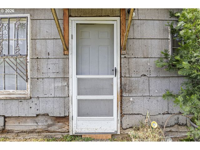 215 E 2ND Ave, Riddle, OR 97469