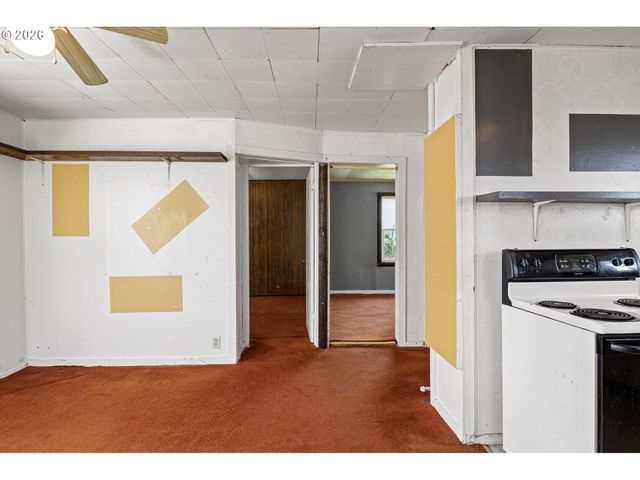 215 E 2ND Ave, Riddle, OR 97469