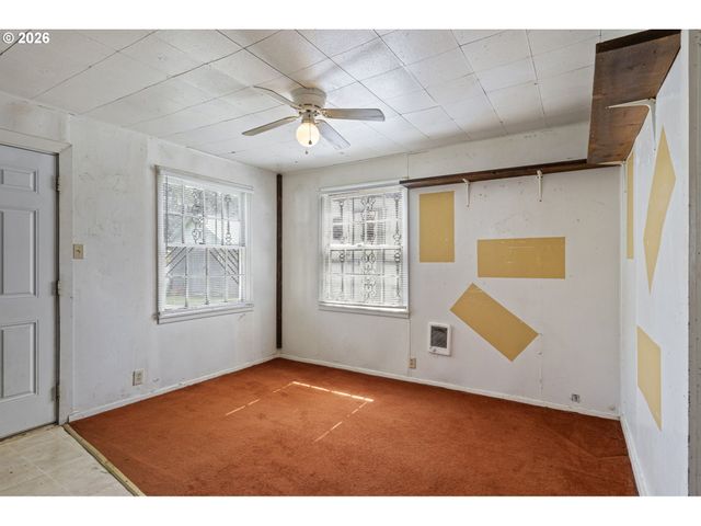 215 E 2ND Ave, Riddle, OR 97469