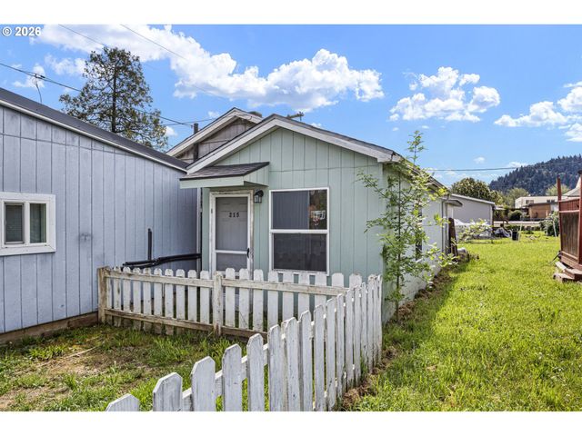 215 E 2ND Ave, Riddle, OR 97469