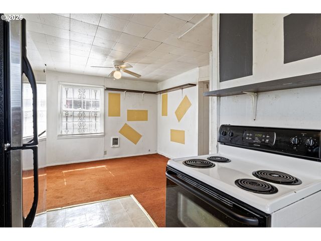 215 E 2ND Ave, Riddle, OR 97469
