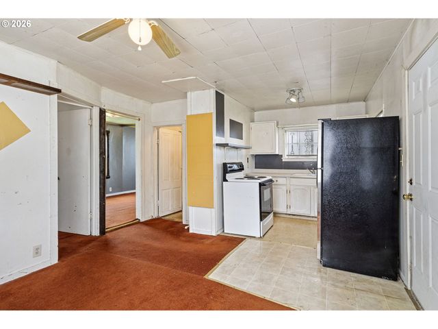 215 E 2ND Ave, Riddle, OR 97469