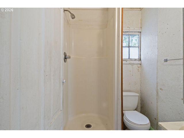 215 E 2ND Ave, Riddle, OR 97469