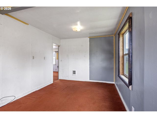 215 E 2ND Ave, Riddle, OR 97469
