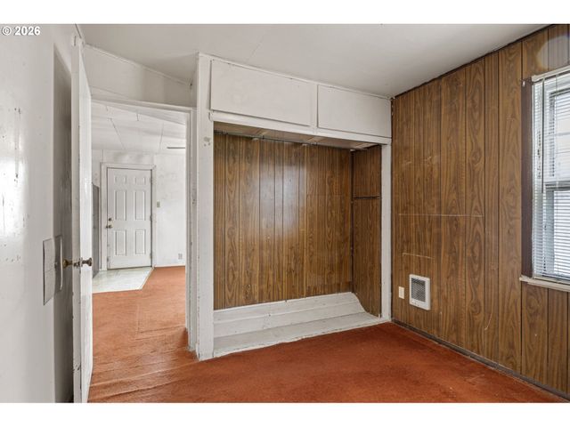 215 E 2ND Ave, Riddle, OR 97469